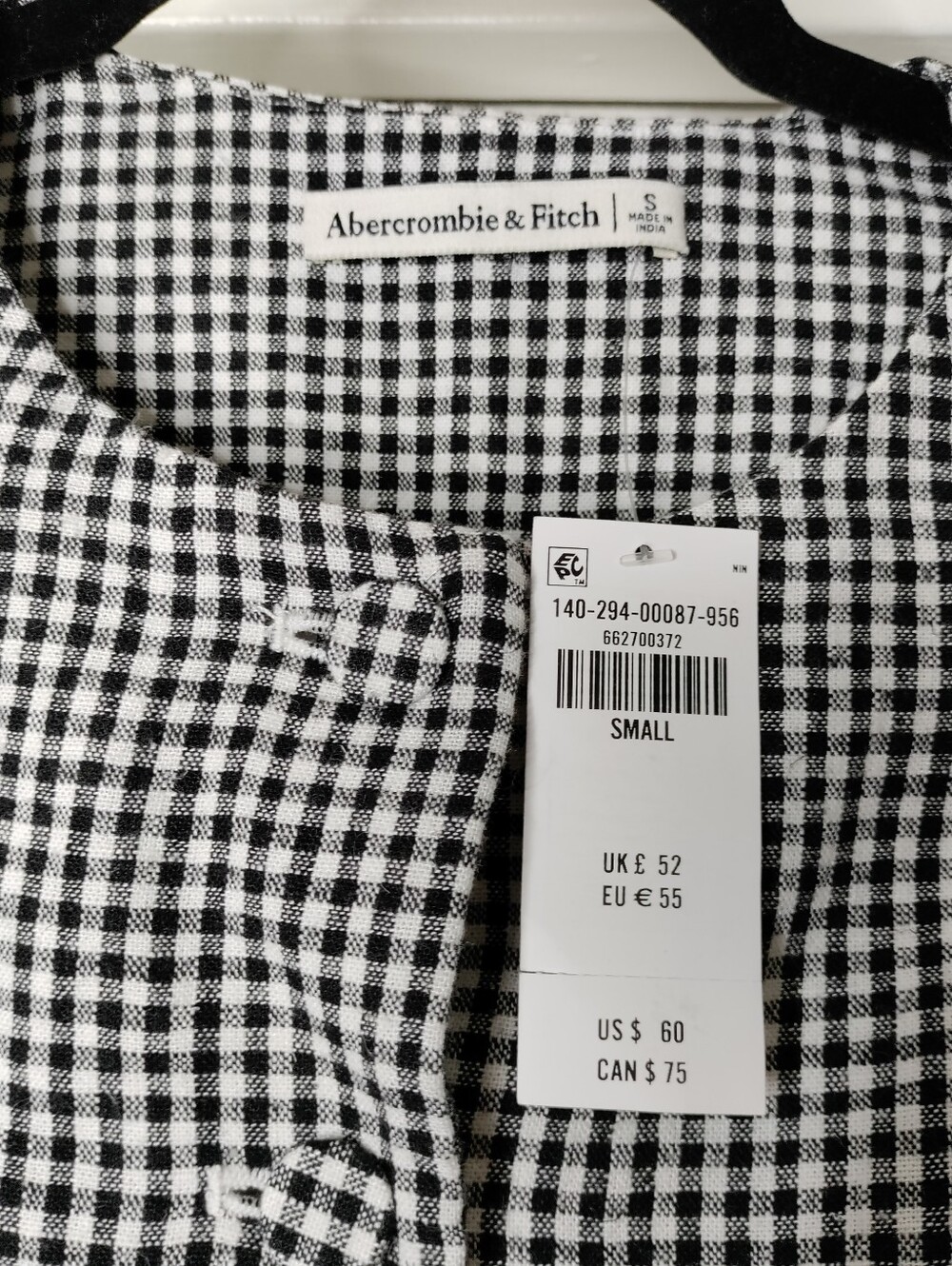 Abercrombie & Fitch linen mix high neck cropped vest top in black gingham - Picture 7 of 7